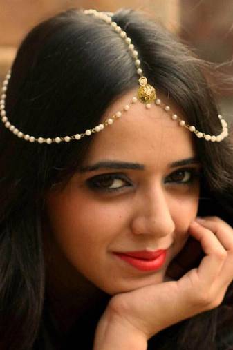 Exclusive Elegant Chained Maangt- Tikka