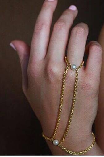 Pearl golden Chain Exclusive designer classic pretty haathful