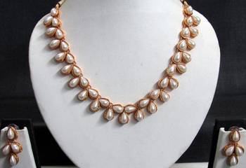 Preety white pearl choker necklace set 1
