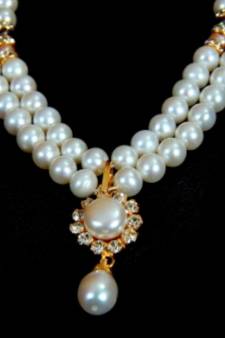 Real Pearls Double String Round Pearls Set