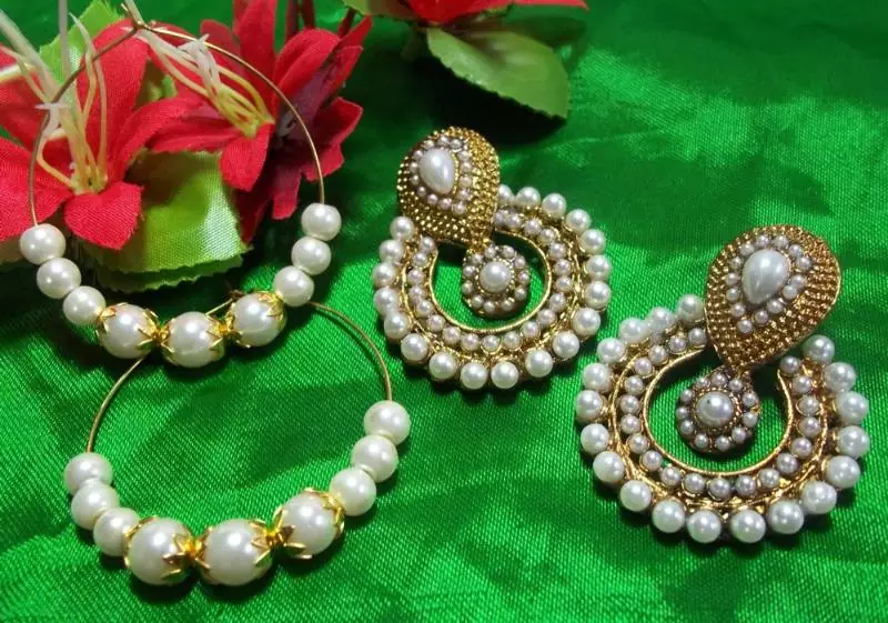 Buy 1 get 1 free white pearl polki earrings