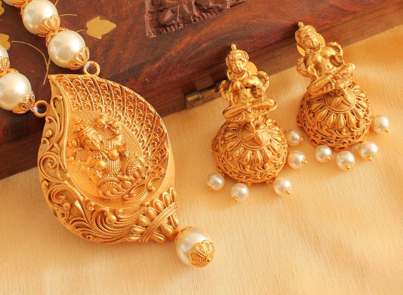 Gorgeous Matte Finish Pearl Lakshmi Necklace Set