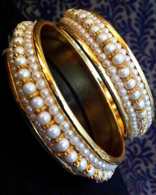 Pair of Pearl Golden Bangles Bracelet O26 1