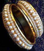 Pair of Pearl Golden Bangles Bracelet O26