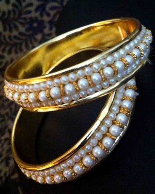 Pair of Pearl Golden Bangles Bracelet O26 2