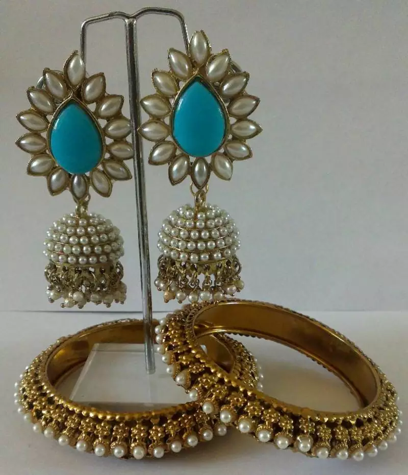 Aashiqui 2 Earings with Pearl Bangles