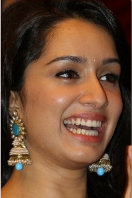 Aashiqui 2 Earings with Pearl Bangles 2