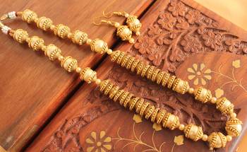 Unique Antique Matte Finish Pearl Necklace Set 1
