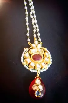 Kundan Maang Tikka