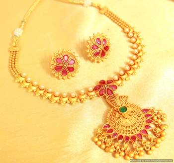 Multicolour Gold Look Gerua Polish Necklace Set 1