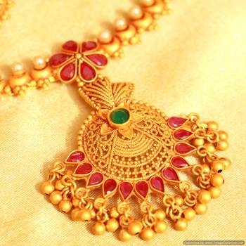 Multicolour Gold Look Gerua Polish Necklace Set 2