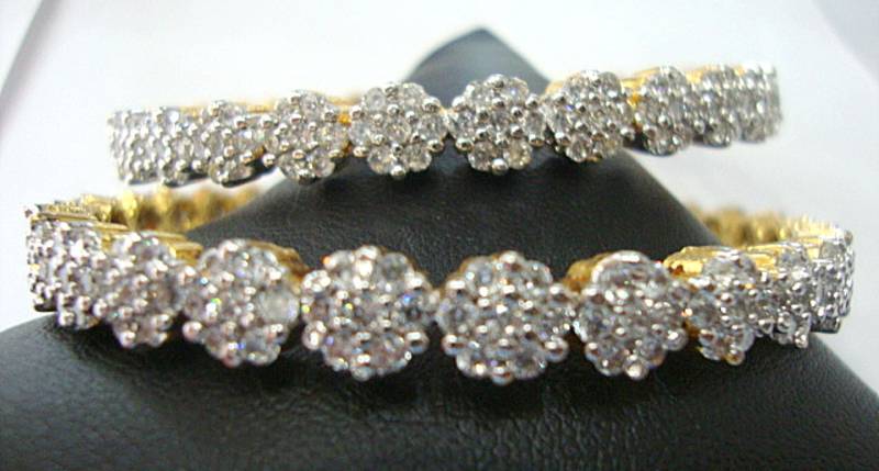 7 Stones Flower Zerkon Stones Setted 2 Pics Bangles