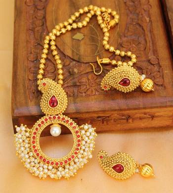 Lovely Gold Plated  Pink   Colour Pendant Set 1