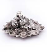 White metal lord ganesha idol with five dia