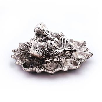 White metal lord ganesha idol with five dia 2