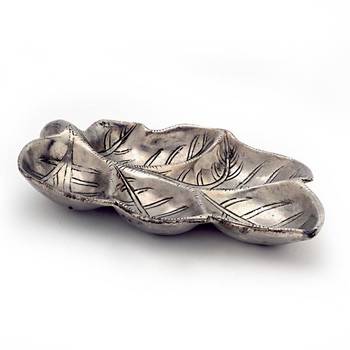 Oxidized white metal five leaf freshener tray 1