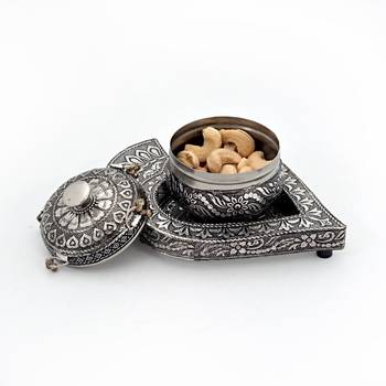 Real oxidized white metal pan box with tray 2