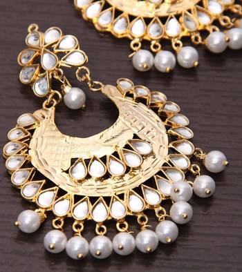 Pearl and Kundan Embellished Maang Tika Set 2