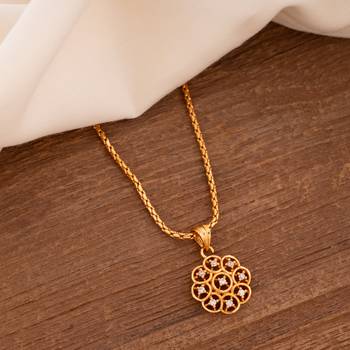 Golden chain short with 9 diamonds pendant one gram gold 1