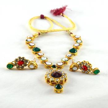 gold platted beautifull necklace with earing  1