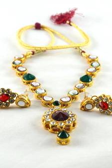 gold platted beautifull necklace with earing 