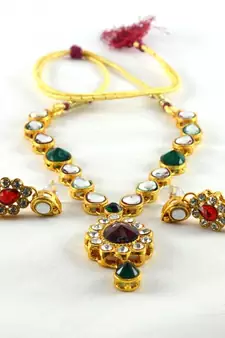 gold platted beautifull necklace with earing 