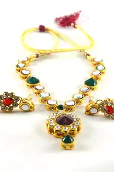 gold platted beautifull necklace with earing 