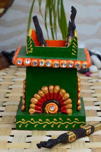 eCraftIndia Papier-Mache Embossed Pen Stand