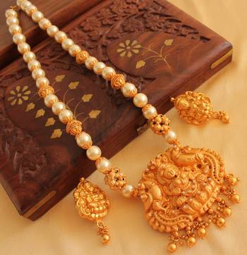 Divine Matte Finish Pearl Lakshmi Designer Short Haar Set 1
