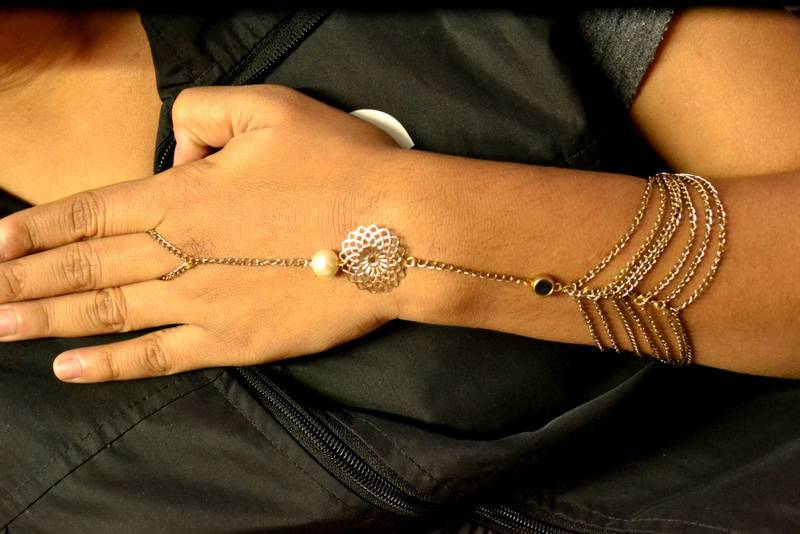 Pearl golden Chain Exclusive designer classic pretty haathful