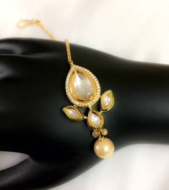golden kundan maang tikka 1