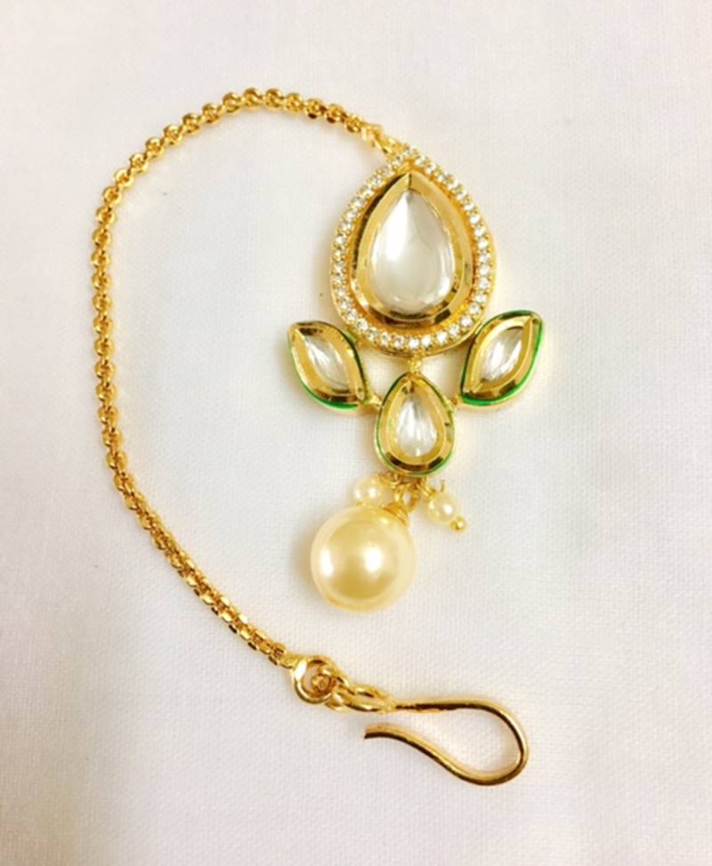 golden kundan maang tikka