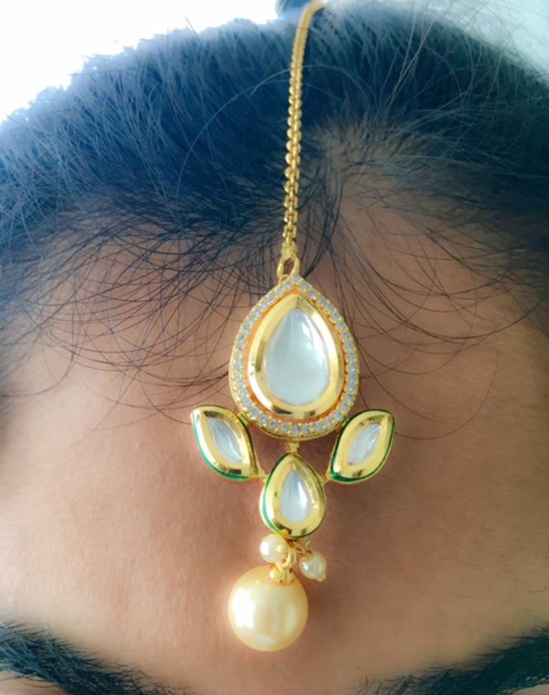 golden kundan maang tikka