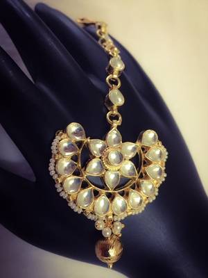 golden kundan maang tikka 1