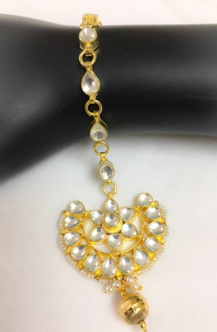 golden kundan maang tikka