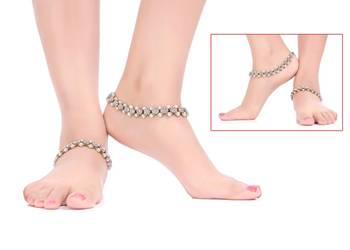 Traditional Exclusive Pearl Design Stone Payal Jewellery 1