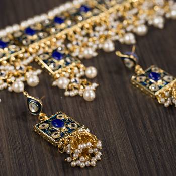 Pretty Choker Set With Meenakari Work 2