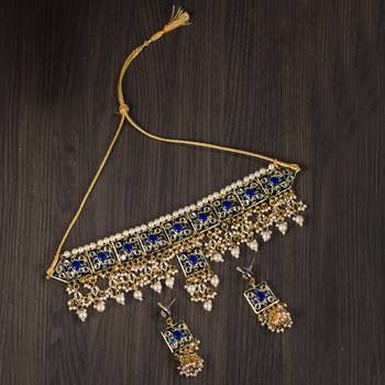 Pretty Choker Set With Meenakari Work 3