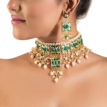 Pretty Choker Set With Meenakari Work 1