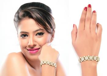 Exquitely Design With White Stone And Pearl Adjustable Bracelet 1