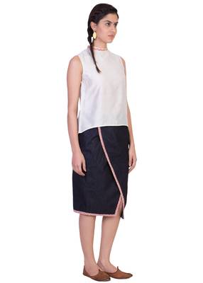 Women's Designer White Top With Printed Collar 4