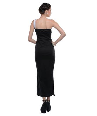 Women's Designer Black Lycra Gown With A Bow On The Shoulder 2
