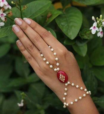 Kundan Stone And Pearls Hathphool 1