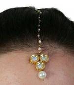 Kundan And Pearl Drop Mangtikka