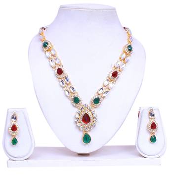 designer gold plated necklace set with maang tika 1