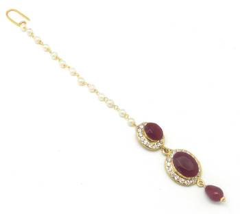 Sober Maang Tikka With Crystal Stone & Pearl Chain 1