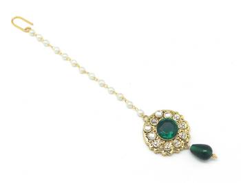 Maang Tikka Decorated With Green Crystal 2