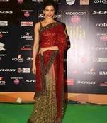 Deepika Padukone Iifa Award 2015 Red Saree
