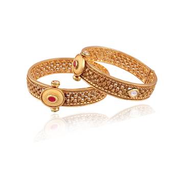Heart throb Gold plated kundan bangle 1
