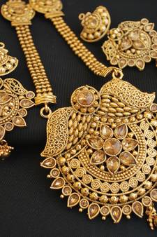 Round moti gold tone necklace set